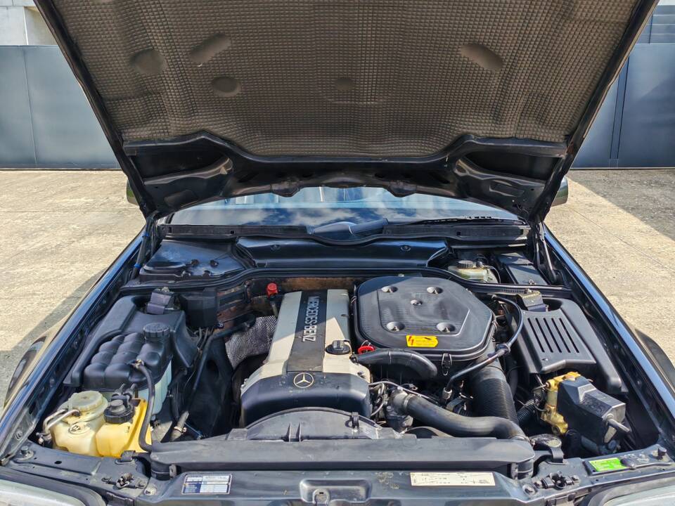 Image 36/42 of Mercedes-Benz 300 SL-24 (1992)