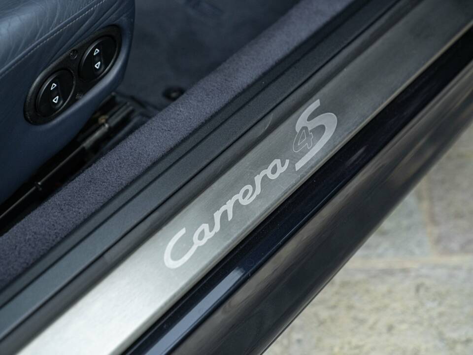 Immagine 31/50 di Porsche 911 Carrera 4S (1996)