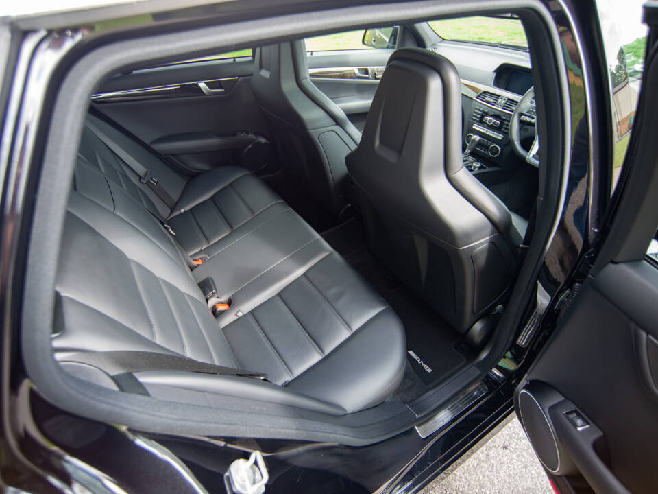 Bild 13/25 von Mercedes-Benz C 63 AMG T (2012)