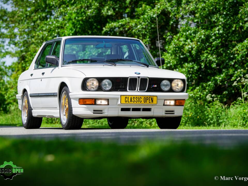 Image 29/51 of BMW M 535i (1985)