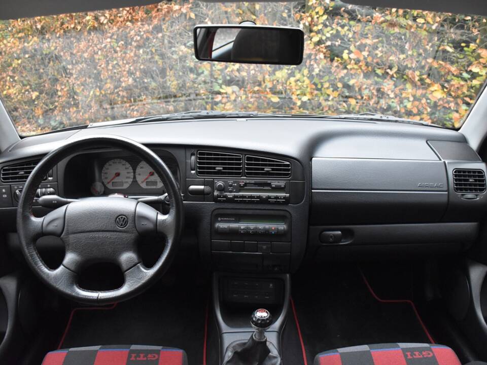Image 22/41 de Volkswagen Golf III 2.0 GTI &quot;Edition&quot; (1997)