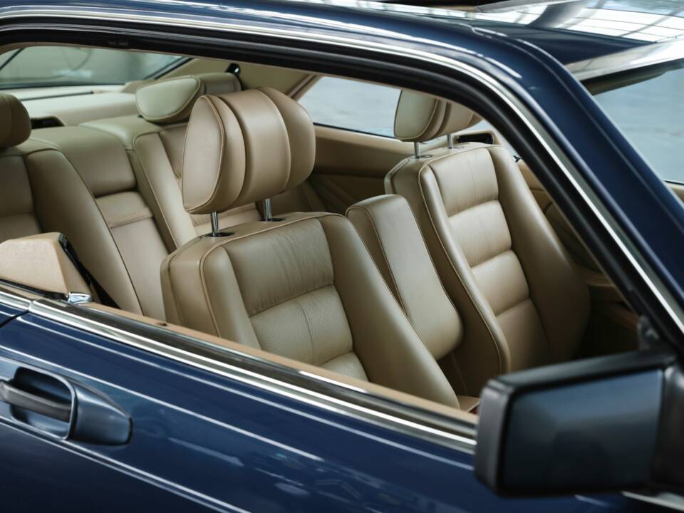 Image 25/39 of Mercedes-Benz 560 SEC (1990)