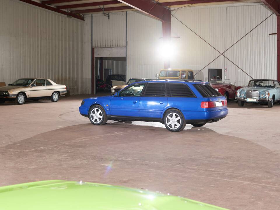 Image 31/113 of Audi S6 Plus Avant (1996)