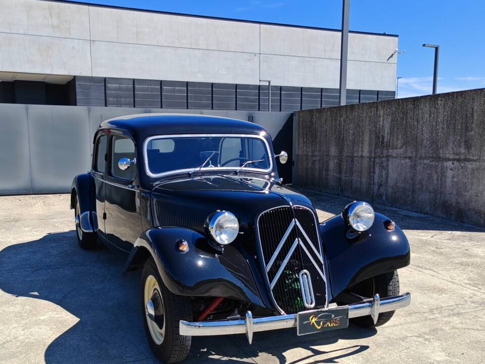 Image 16/47 of Citroën Traction Avant 11 B (1955)