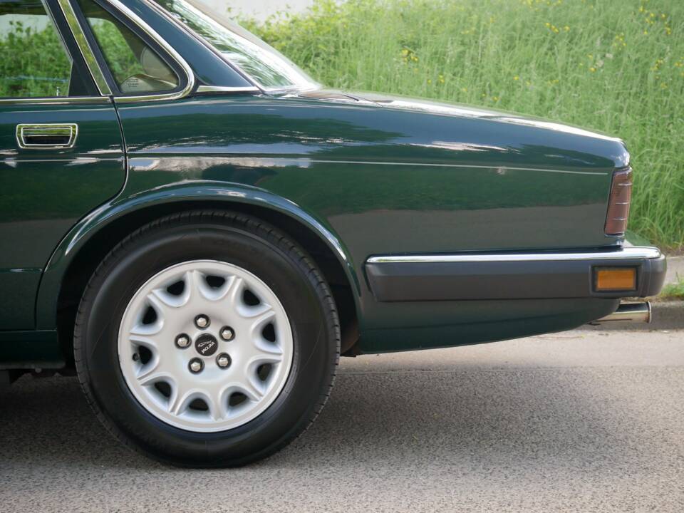 Image 3/33 of Jaguar Sovereign 3.6 (1988)