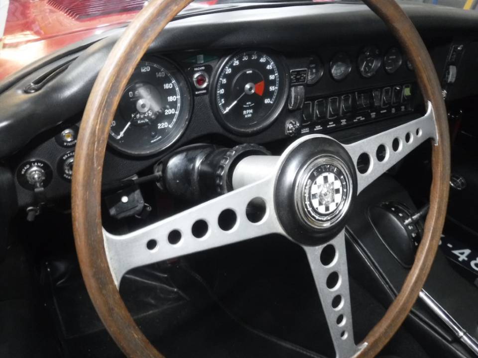 Immagine 14/50 di Jaguar E-Type (2+2) (1970)