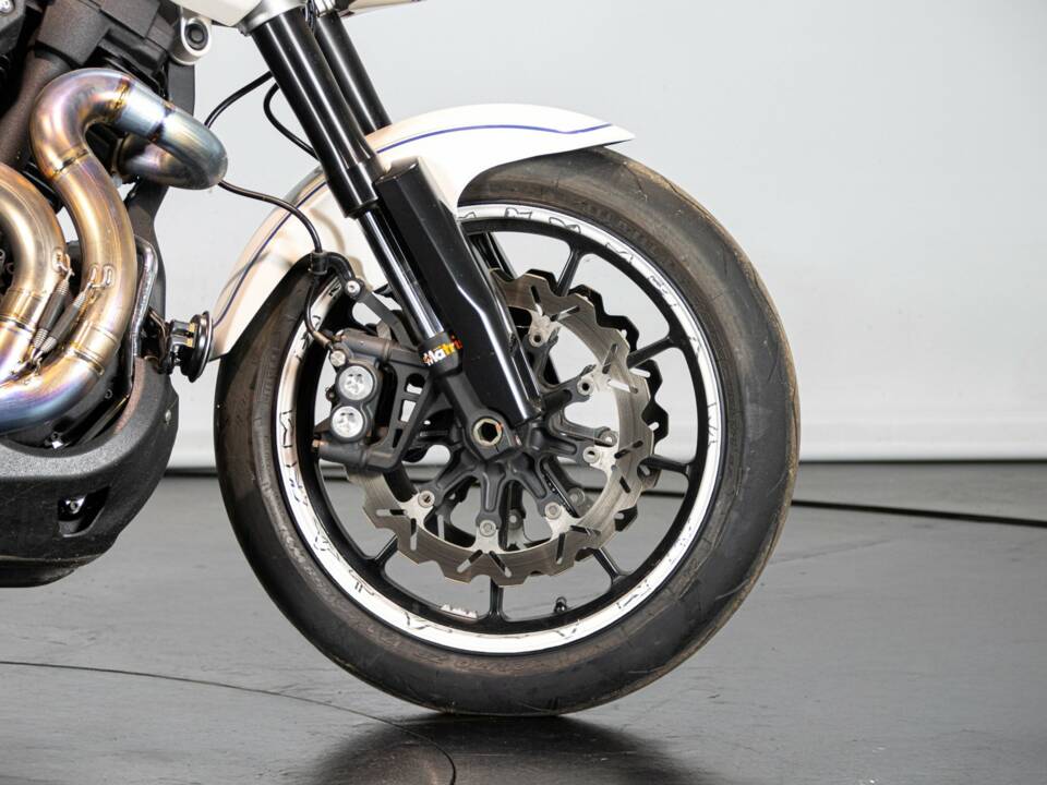 Image 32/50 of Yamaha DUMMY (2007)