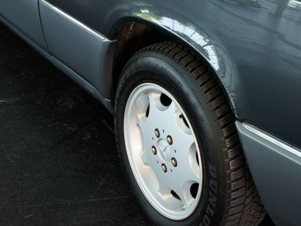 Bild 12/50 von Mercedes-Benz 300 CE (1991)
