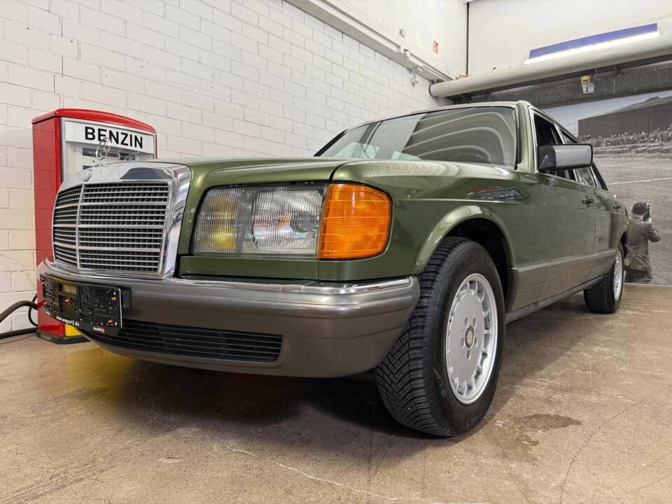 Image 2/19 of Mercedes-Benz 280 SEL (1983)