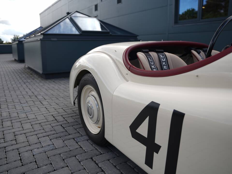 Image 49/50 of Jaguar XK 120 OTS (1950)