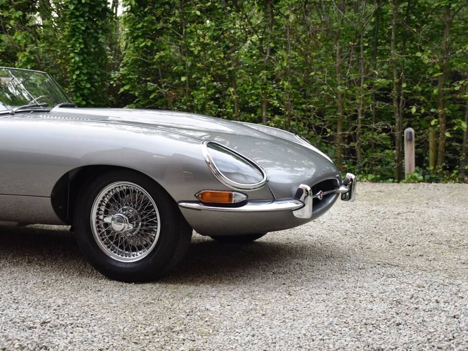 Image 24/38 of Jaguar Type E 4.2 (1965)