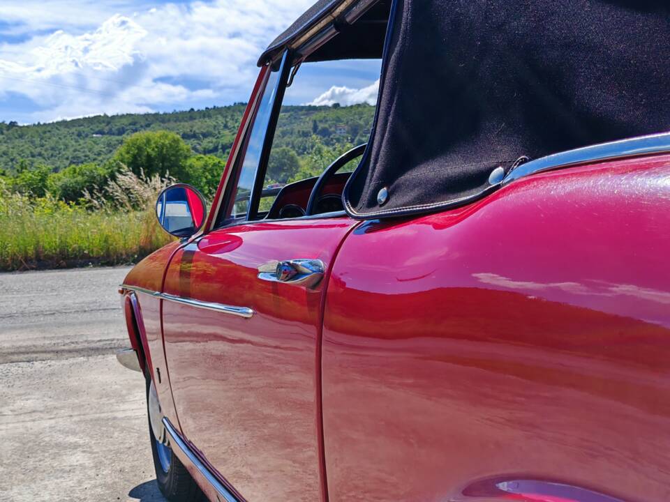 Image 18/40 of Innocenti 950 Spider (1963)
