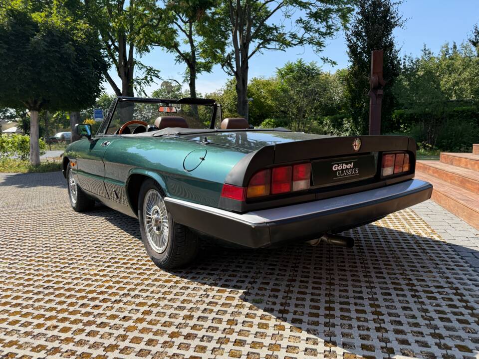 Bild 24/34 von Alfa Romeo 2.0 Spider (1985)