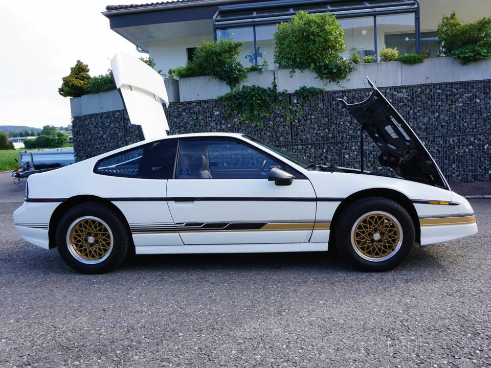 Afbeelding 55/70 van Pontiac Fiero GT (1988)