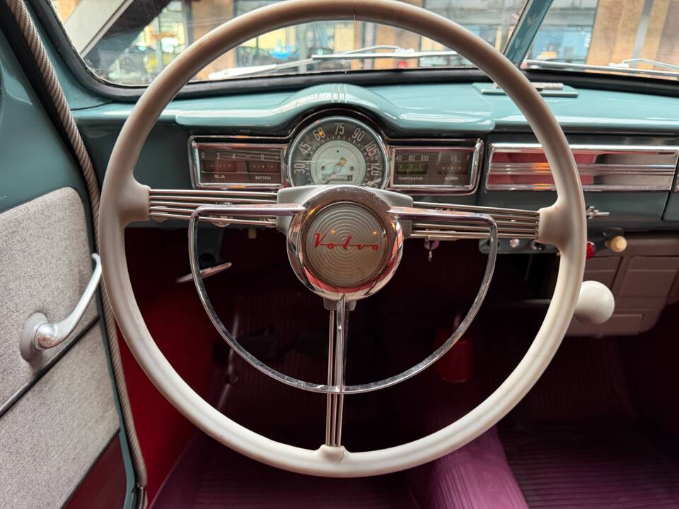 Image 22/34 of Volvo PV 444 (1951)