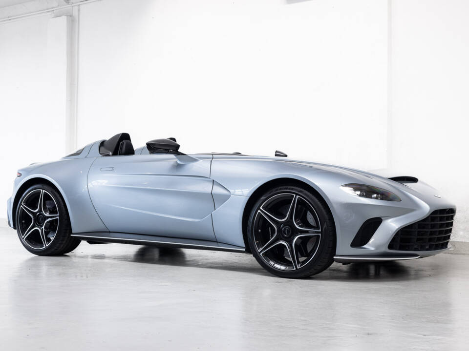 Bild 3/47 von Aston Martin V12 Speedster (2021)
