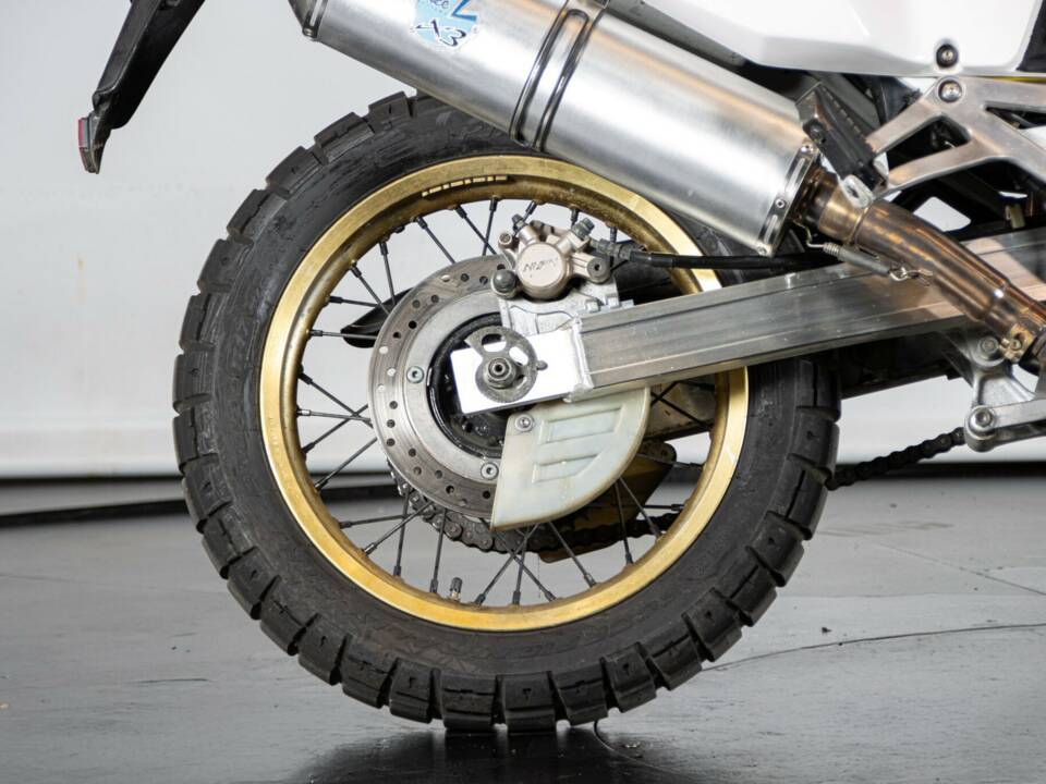 Bild 31/50 von Honda DUMMY (1990)