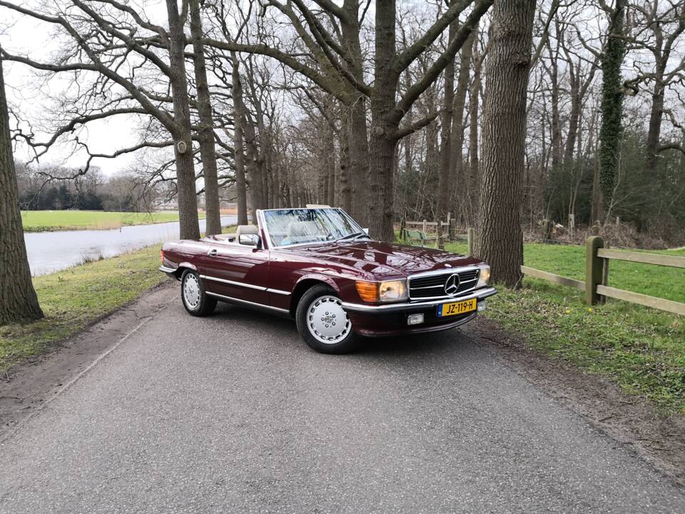 Image 28/38 of Mercedes-Benz 560 SL (1986)