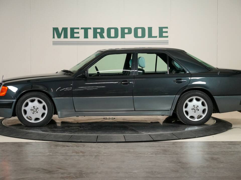 Image 9/32 of Mercedes-Benz 500 E (1992)