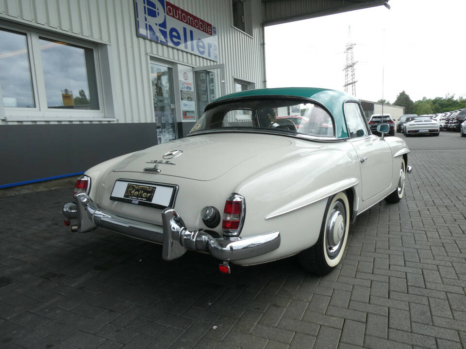 Afbeelding 4/29 van Mercedes-Benz 190 SL (1961)