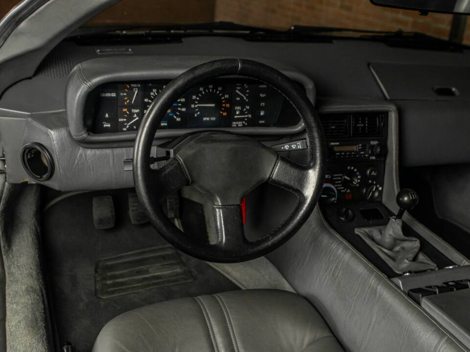 Image 33/66 of DeLorean DMC-12 (1981)
