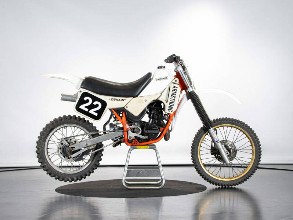 Immagine 2/15 di Armstrong MT 500 (1984)