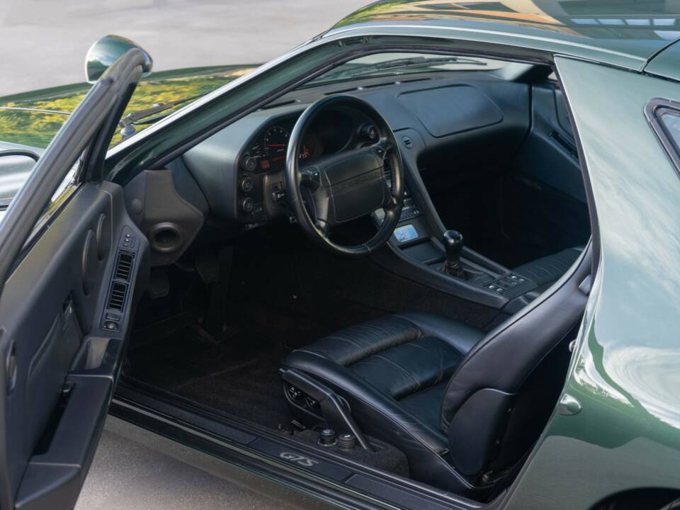 Afbeelding 17/46 van Porsche 928 GTS (1993)