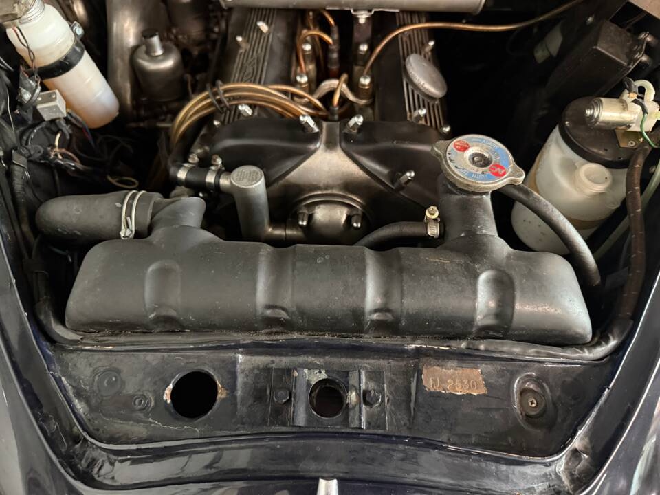 Image 22/22 of Jaguar 240 (1968)
