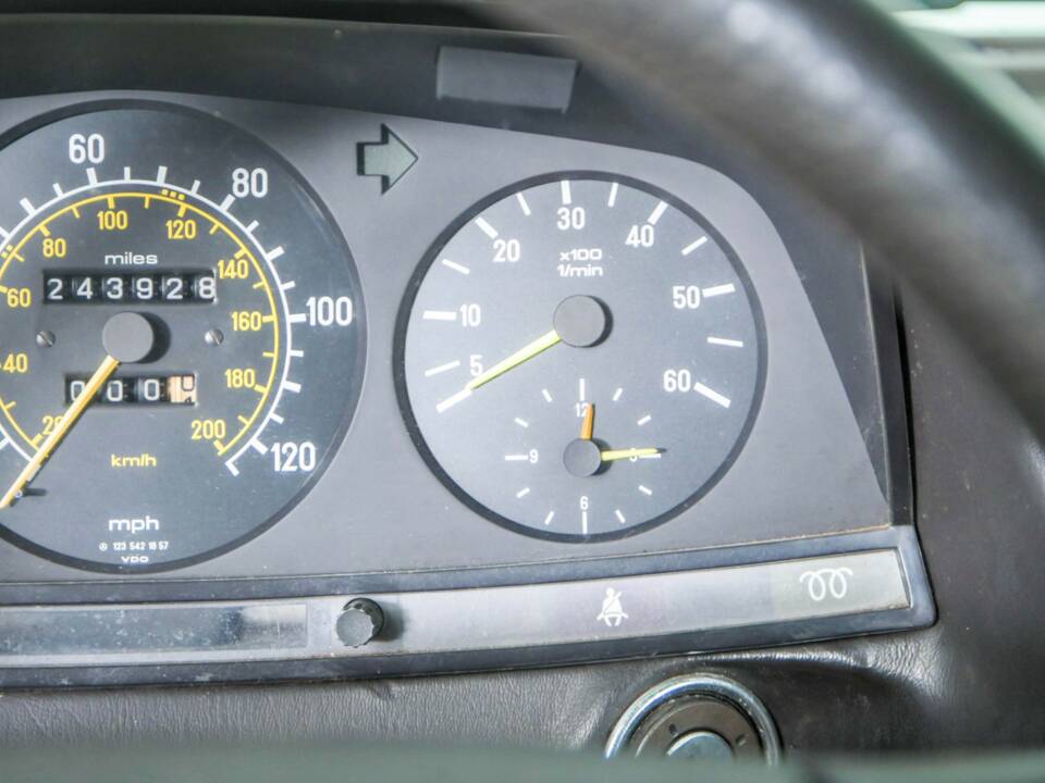 Bild 17/50 von Mercedes-Benz 300 D (1983)
