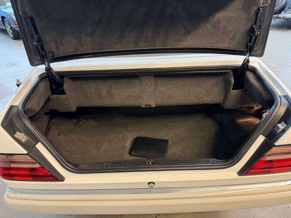 Bild 26/34 von Mercedes-Benz E 320 (1996)