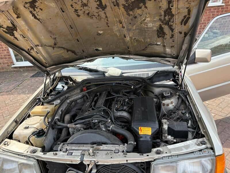 Image 3/50 of Mercedes-Benz 190 E 2.5-16 (1991)