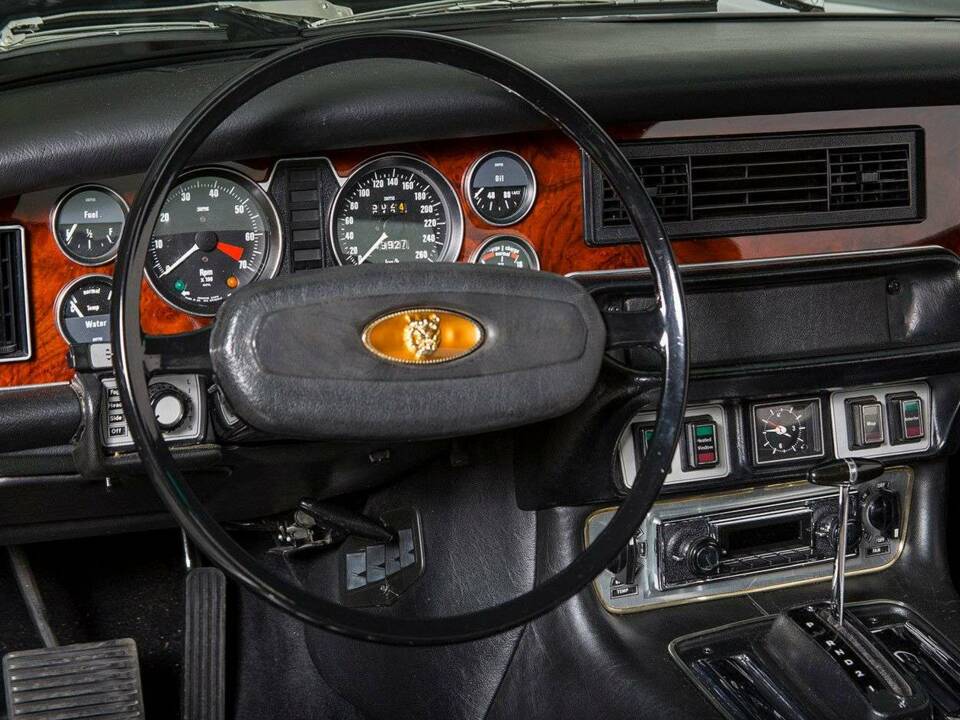 Image 19/31 of Jaguar XJ 5.3 C (1978)