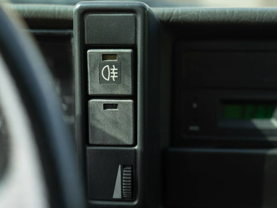 Obraz 34/47 pojazdu Alfa Romeo 75 1.6 (1991)