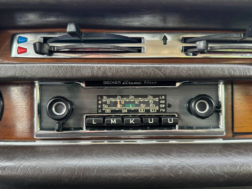 Image 16/47 of Mercedes-Benz 280 SE (1969)