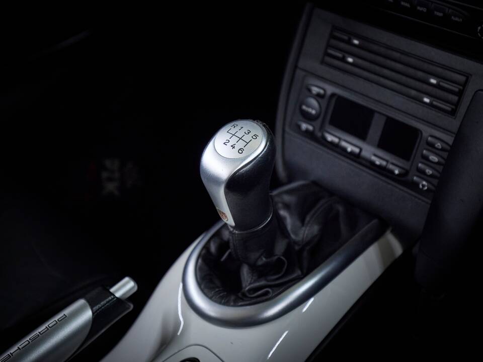 Imagen 60/98 de Porsche 911 Carrera 4S (2004)