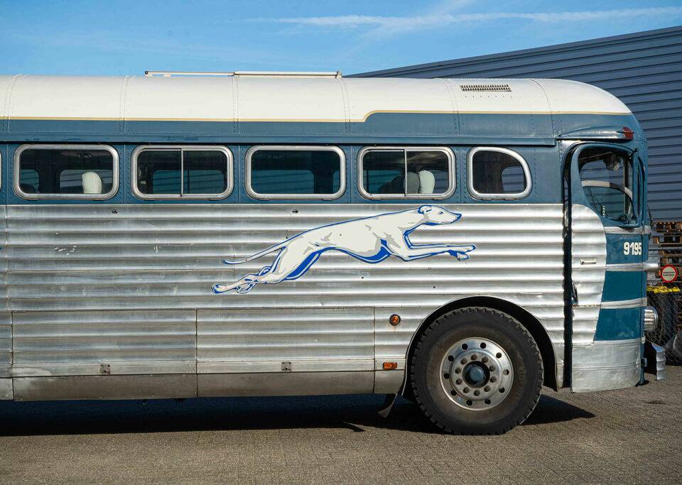 Image 5/8 of GMC PD-4151 "Silversides" (1948)