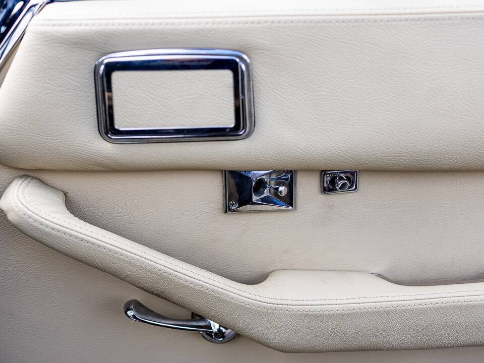 Image 37/50 of Jensen Interceptor MK III (1975)