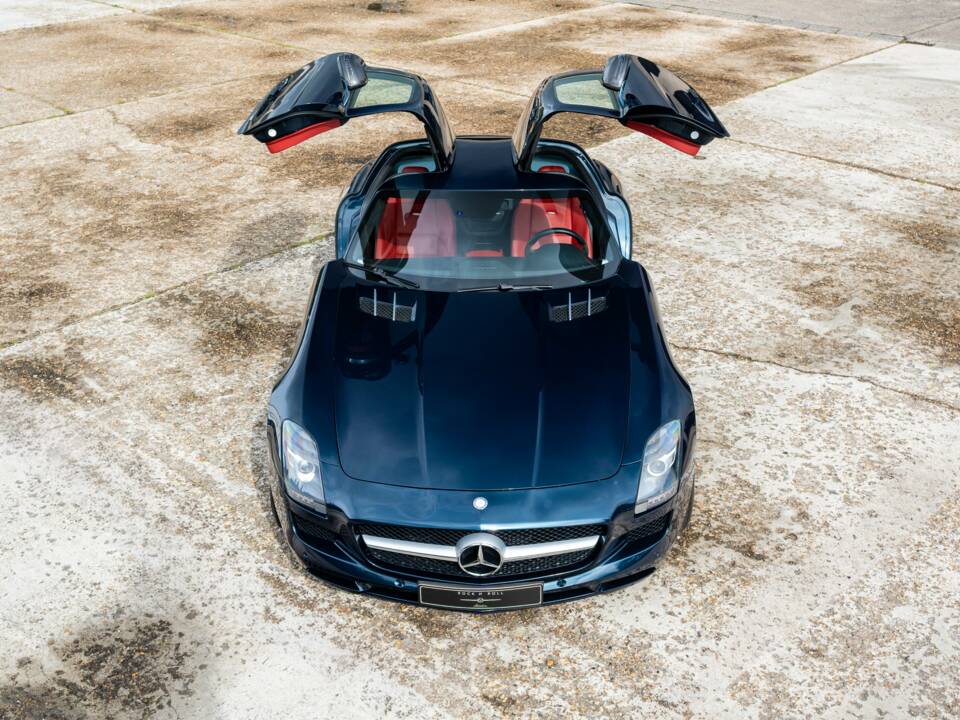 Afbeelding 7/38 van Mercedes-Benz SLS AMG (2010)