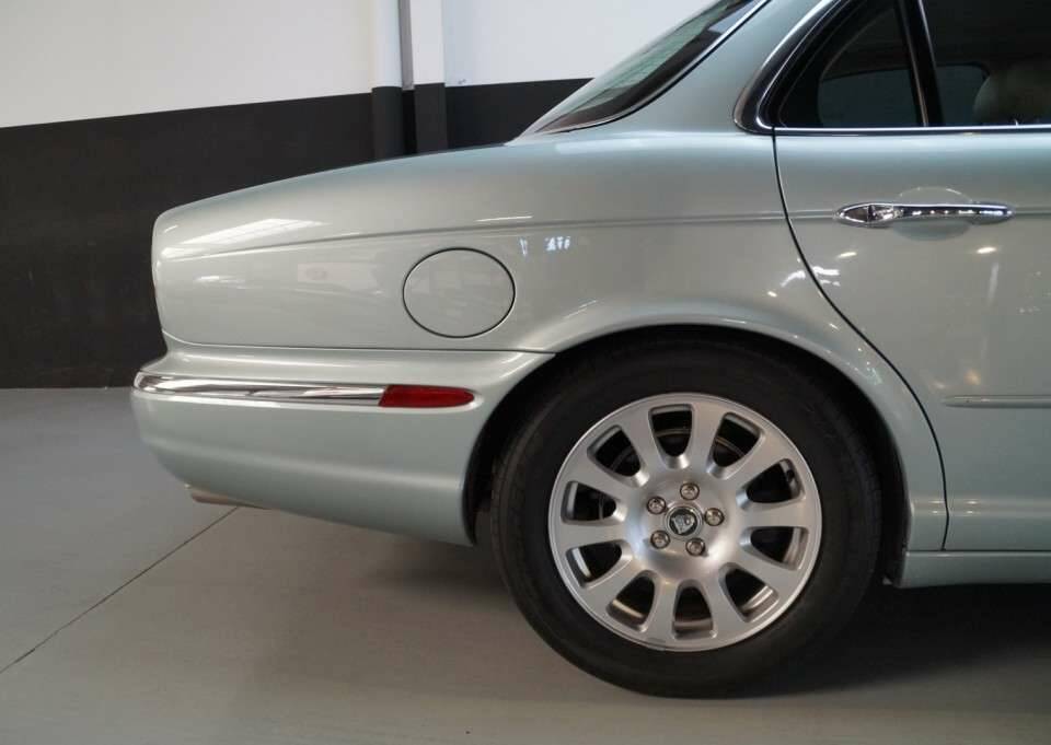 Imagen 33/50 de Jaguar XJ 8 4.2 (2004)