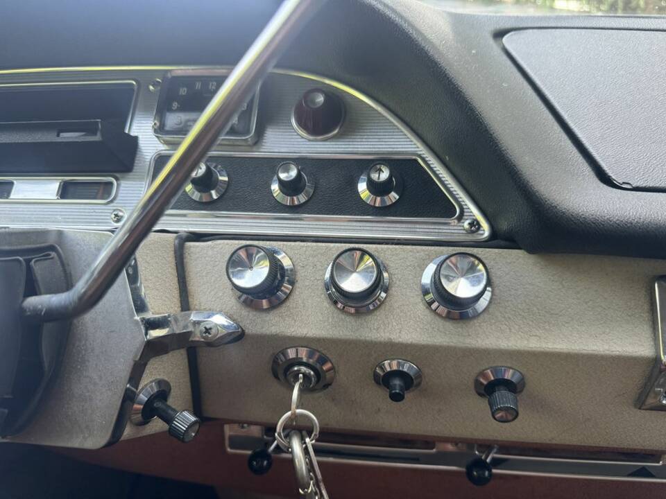 Image 6/8 of Citroën DS 19 Pallas (1964)