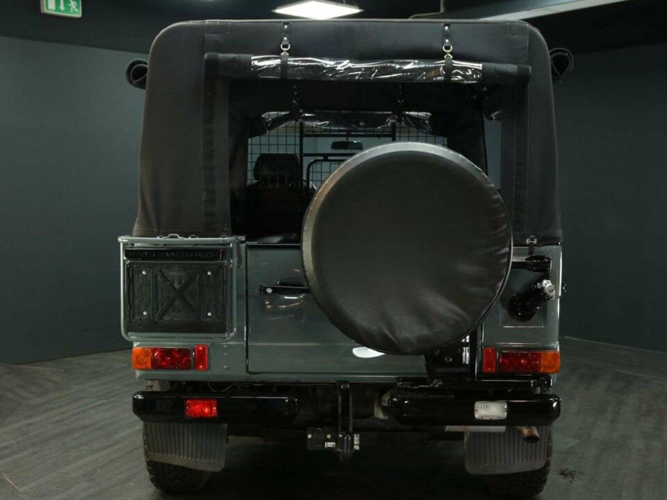 Immagine 31/50 di Mercedes-Benz 230 GE (SWB) (1993)