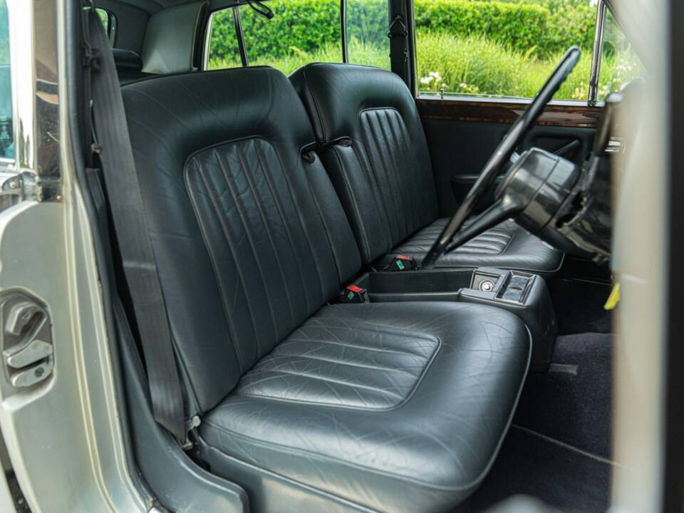 Image 30/50 of Rolls-Royce Silver Wraith II (1979)