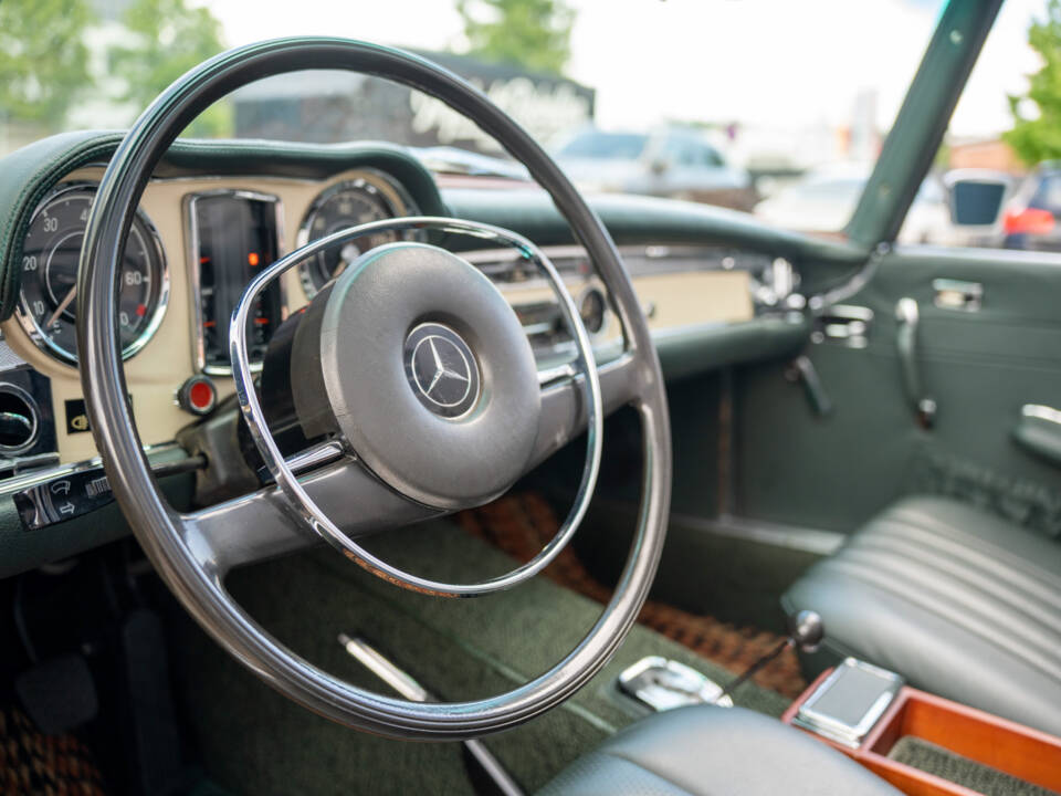 Image 82/97 of Mercedes-Benz 280 SL (1969)