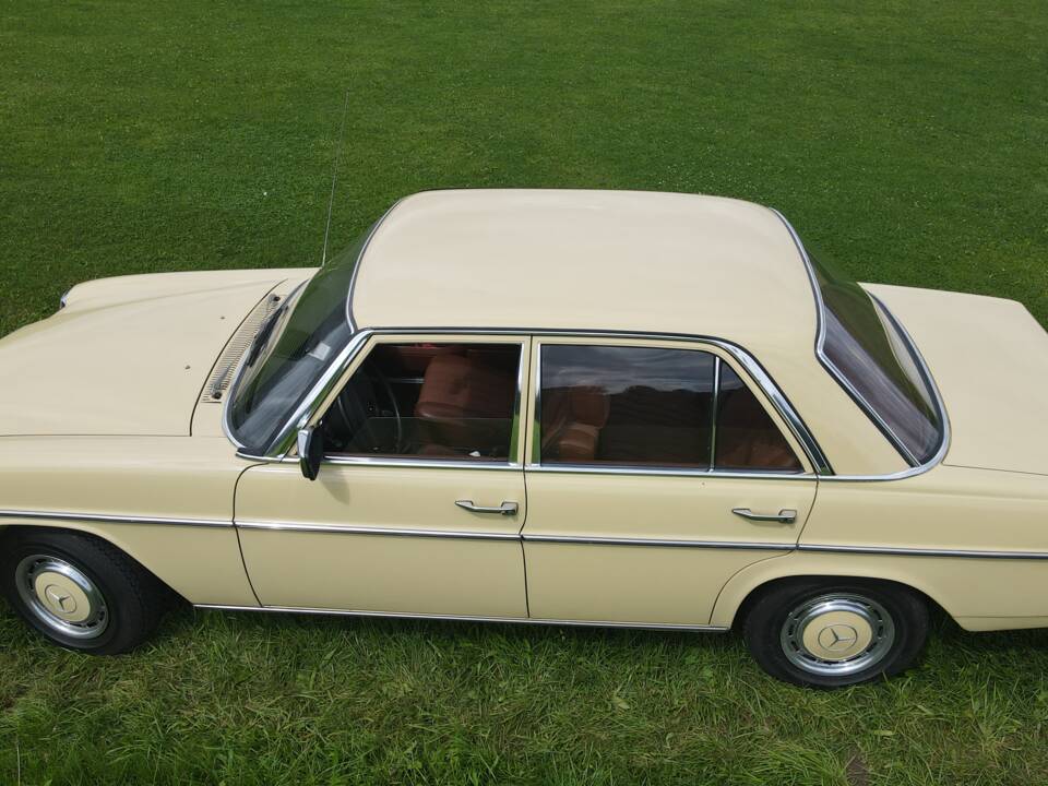 Immagine 14/32 di Mercedes-Benz 200 (1974)
