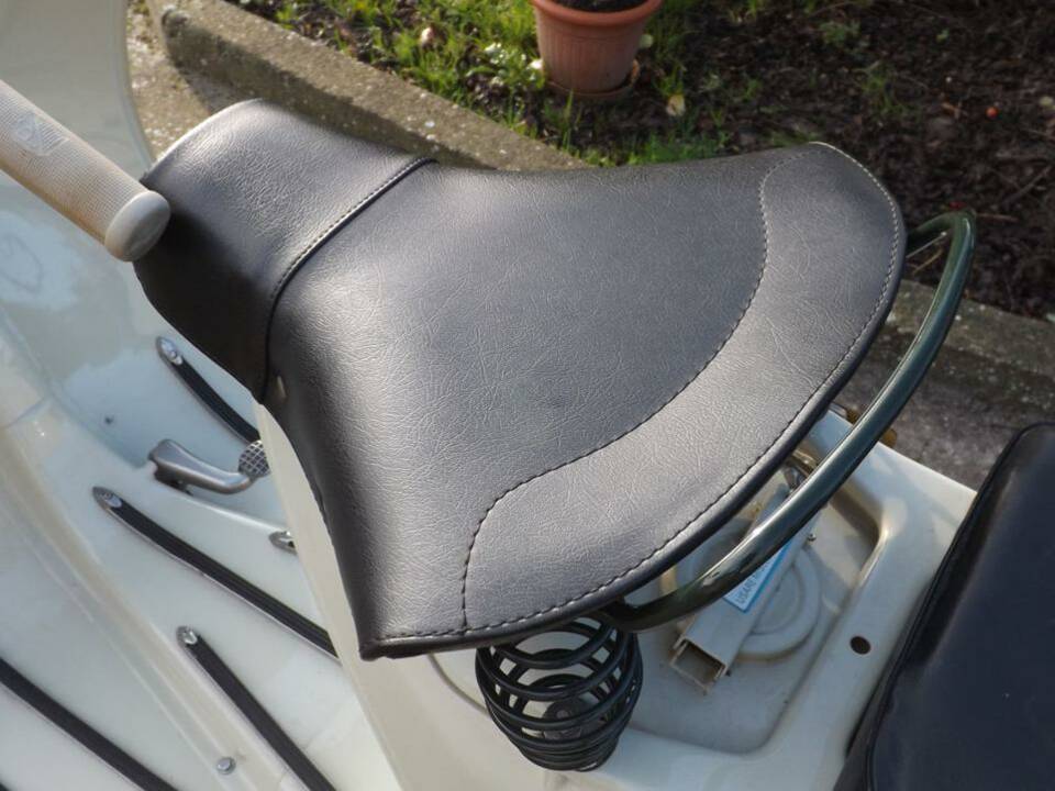 Immagine 24/38 di Piaggio Vespa 125 (1957)