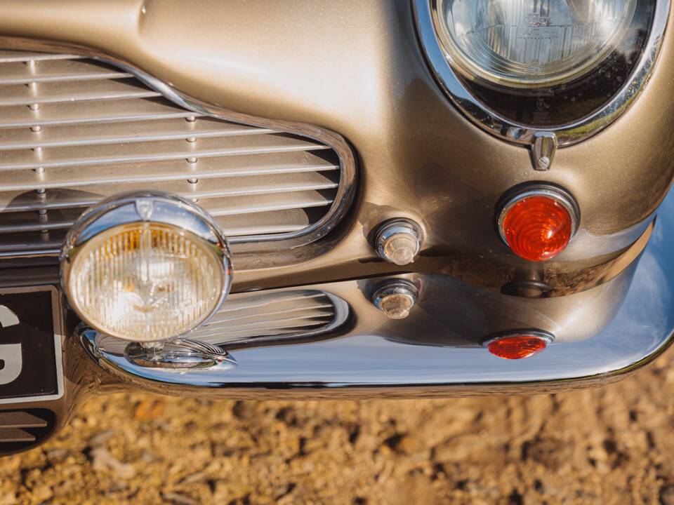 Image 18/99 of Aston Martin DB 6 Volante (1968)