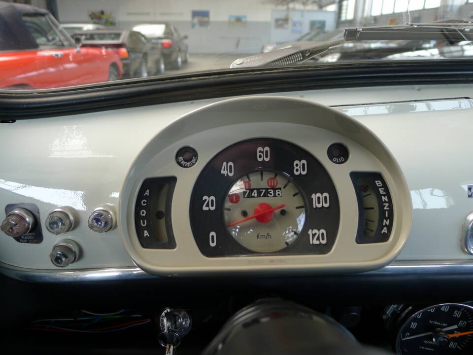 Image 2/29 of SEAT 600 D (1972)
