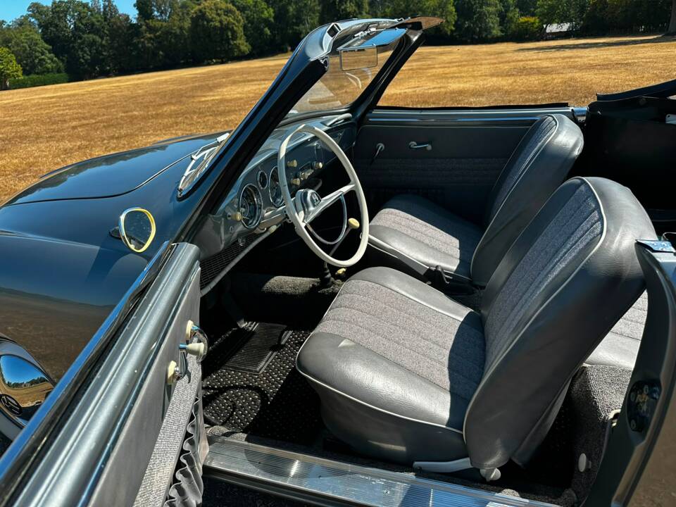 Image 30/48 of Volkswagen Karmann Ghia 1200 (1958)