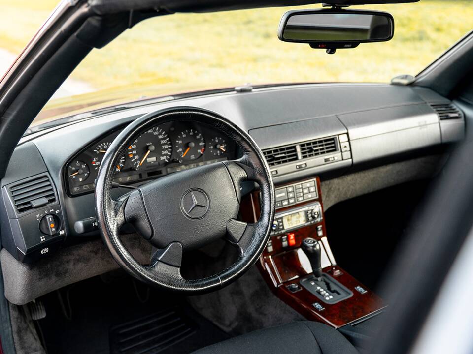 Image 26/47 of Mercedes-Benz SL 280 (1996)