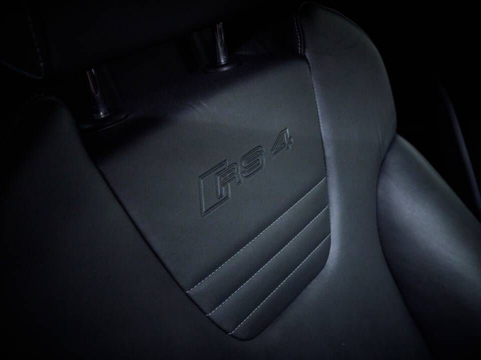 Image 57/95 of Audi RS4 Avant (2006)